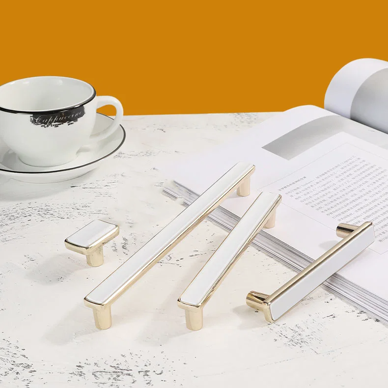 Modern Knobs and Pulls for Cabinets
