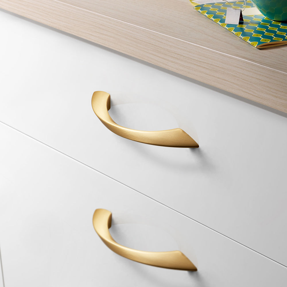 Contemporary Curve Zinc Alloy Kitchen Cabinet Handles