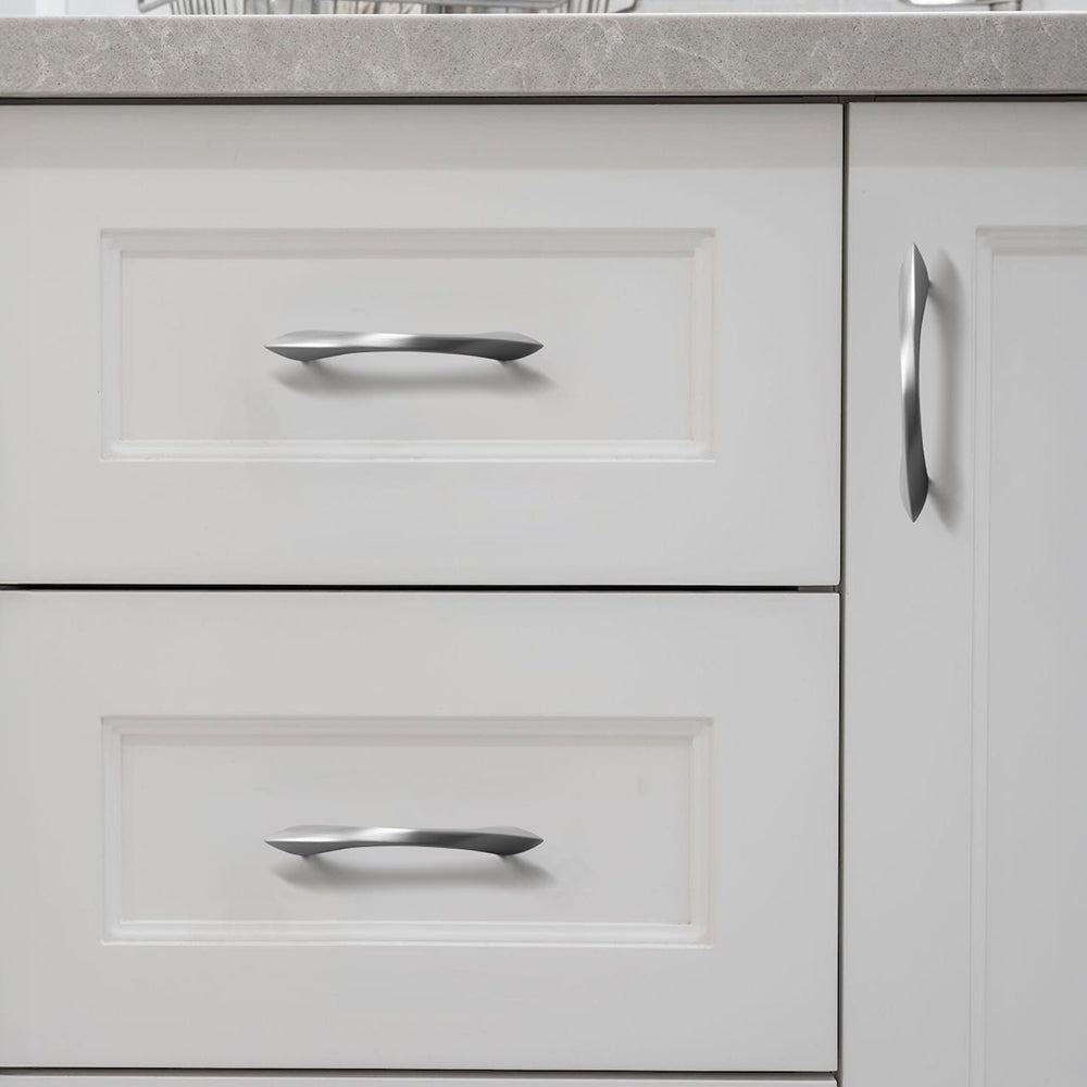 Contemporary Curve Zinc Alloy Kitchen Cabinet Handles