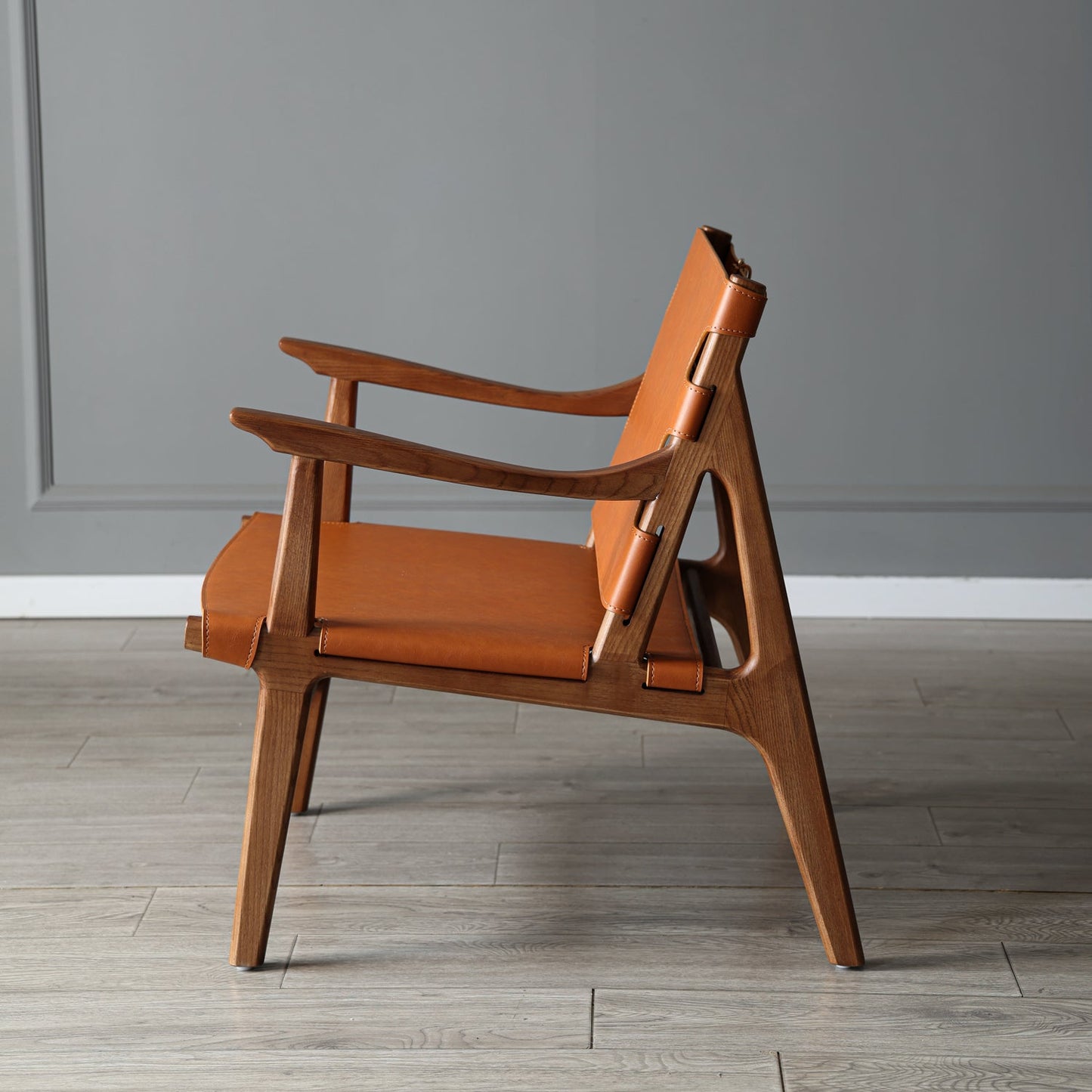 Sagrada Chair, Chestnut Leather Premium Lounge Chair