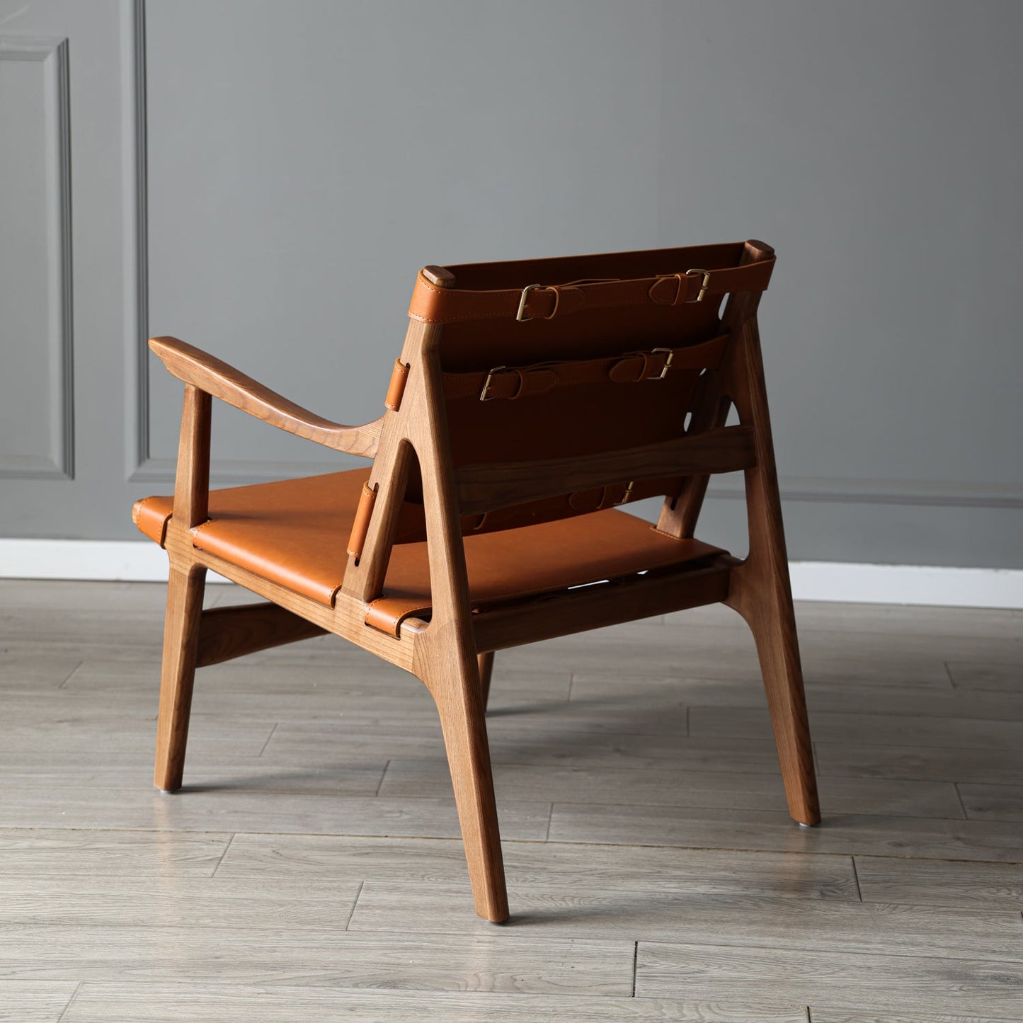 Sagrada Chair, Chestnut Leather Premium Lounge Chair
