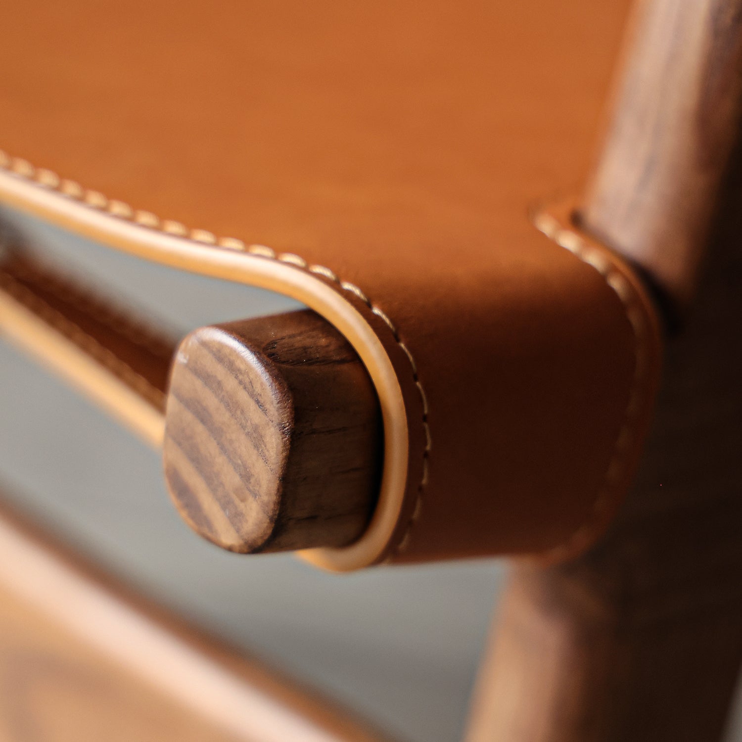 Sagrada Chair, Chestnut Leather Premium Lounge Chair