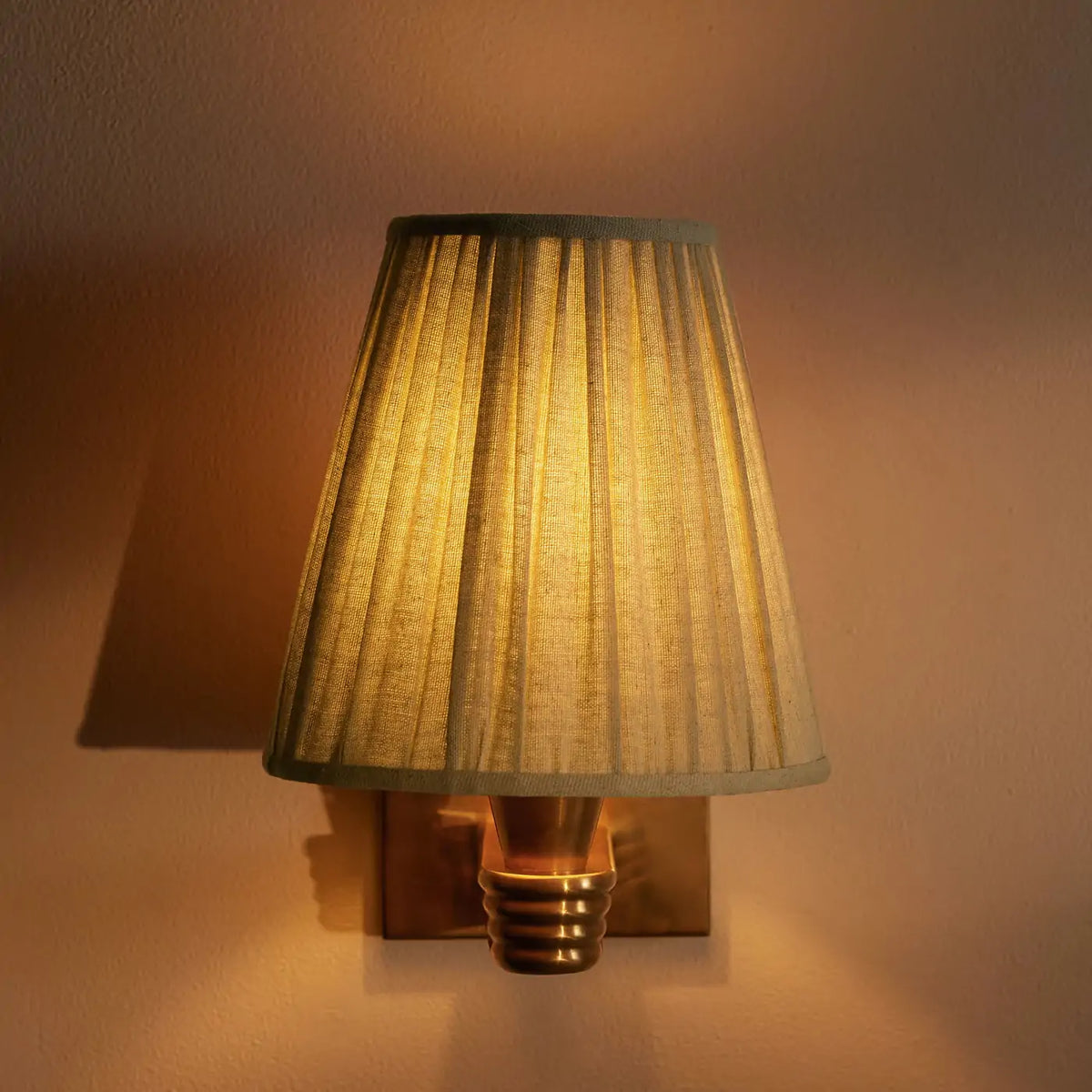 viola-wall-light