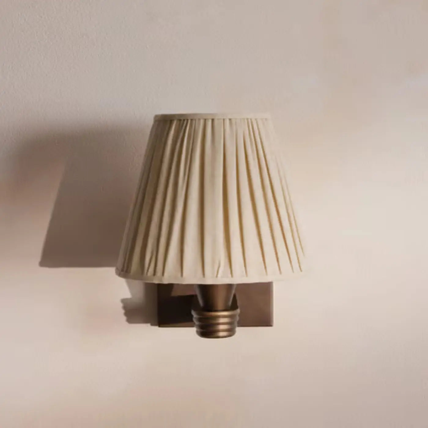Viola Wall Light